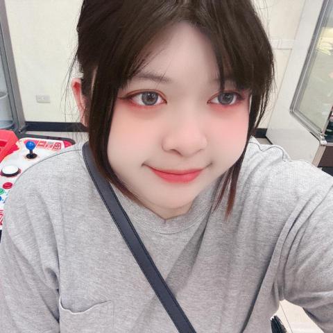 提供唱歌服務的專家時依