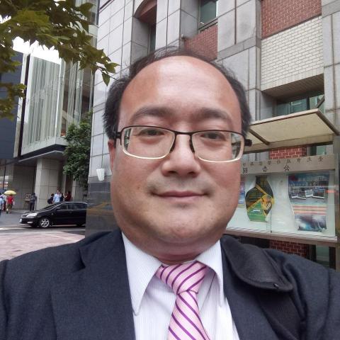 提供打牆服務的專家段先生