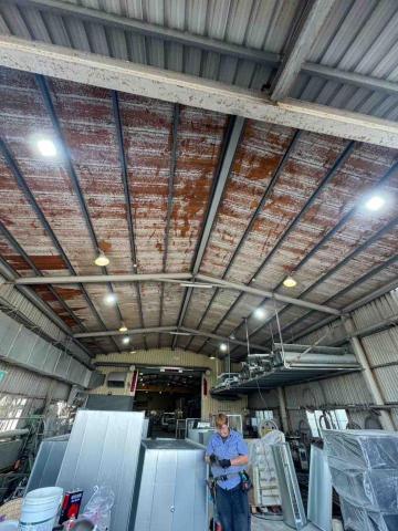 鑫勝水電工程 - 工廠探照燈