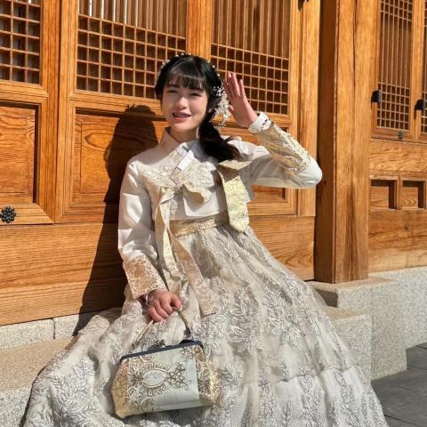 提供接睫毛長度服務的專家佩儀