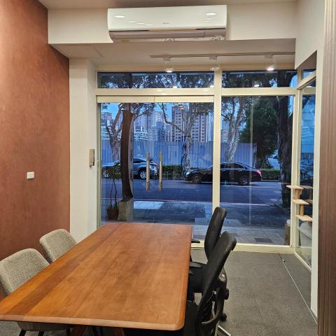 提供板材切割服務的專家林先生