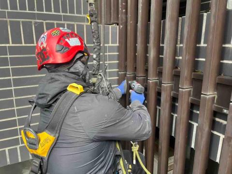 葉志瑋 - 外牆護欄維修