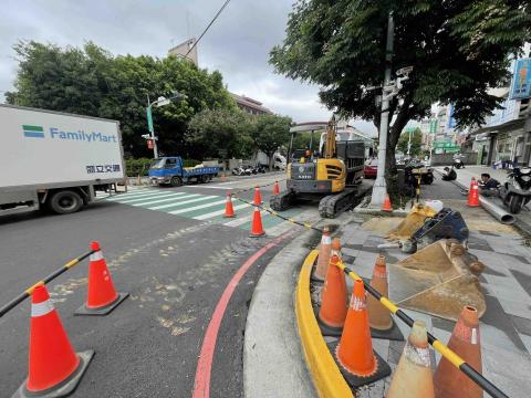 建揚鑫業有限公司 - 人行道改善工程