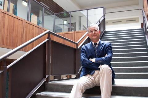 嚴紹恩 - 國立政治大學法學院法訊專刊拍攝