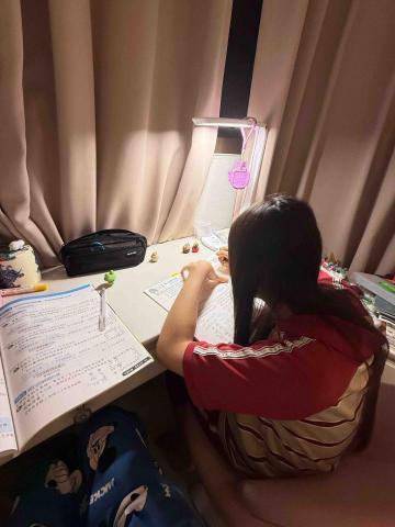 林佳諭 - 康橋四年級學生課後輔導及作業檢查 林佳諭 - 康橋四年級學生課後輔導及作業檢查