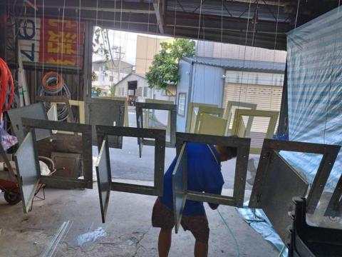 幸良工程有限公司 - 變電箱外殼，客製化噴漆