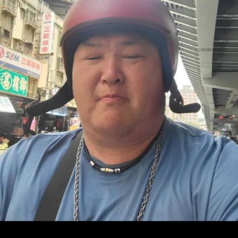 提供貨車駕照服務的專家洪潮清