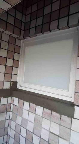 佳昇鋁門窗 - 陽台冷氣洞平台打掉裝正新固定窗配5+5膠合白膜強化玻璃