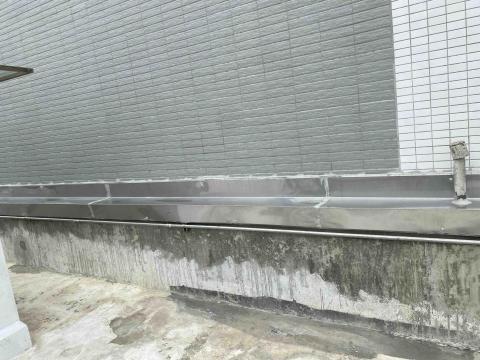 鐵件職人企業社 - 跟隔壁相接觸漏水直接新增白鐵水切處理