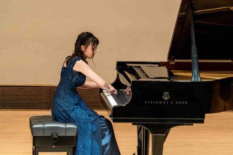 新竹市東區成人鋼琴老師推薦鋼琴老師文文