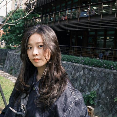 提供兒童美術創作服務的專家謝佩儒