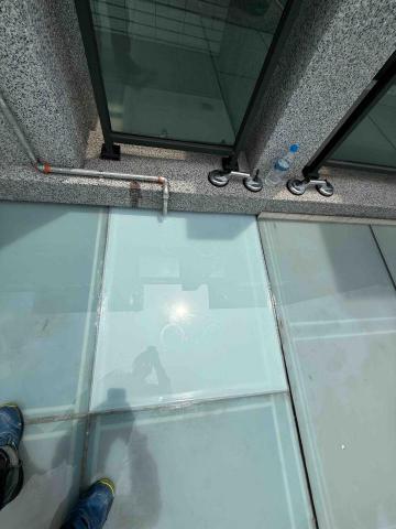 鐵件職人企業社 - 玻璃破裂 業主換新玻璃