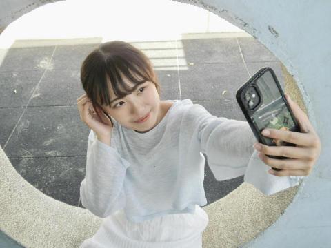 提供新竹到府美甲服務的專家朱芷嫻