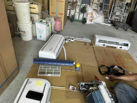 均帆清潔達人 - 清洗分離式冷氣拆解