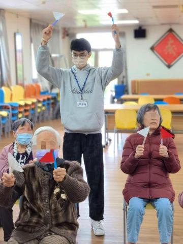 葉秉翰 - 長輩據點帶領反應力活動