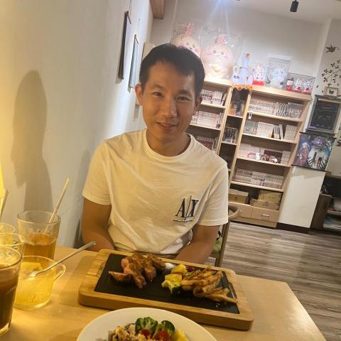 提供工程公司服務的專家小霖