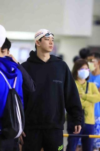 提供游泳選手服務的專家李冠成