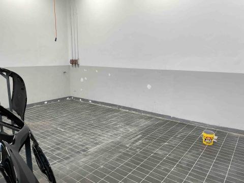 以勒企業社臻至油漆工程 - 台中市西屯區工業路中華賓士室內油漆施工中的照片