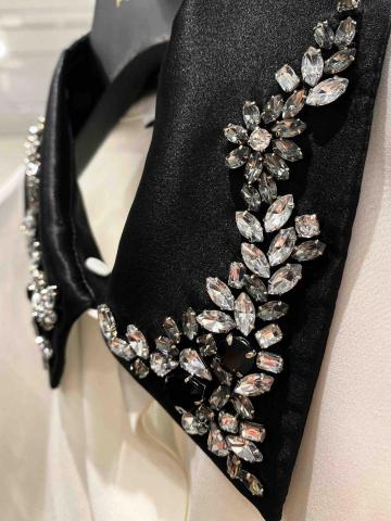 Liz Wang - 縫鑽領片