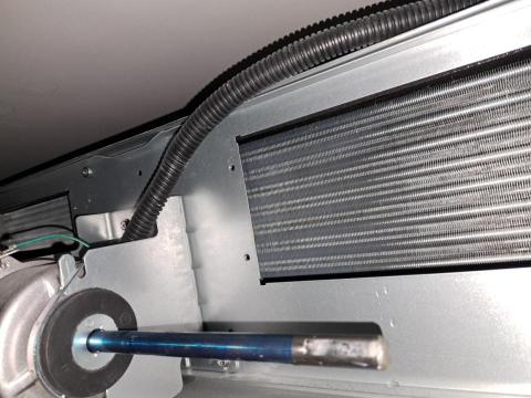 卓越冷氣 - 吊隱清洗