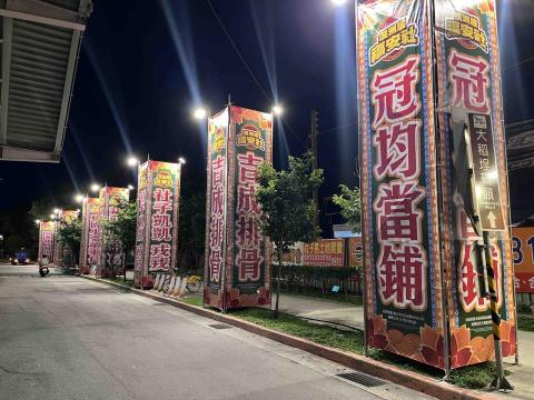 許文韋-有隆國際 - 燈柱