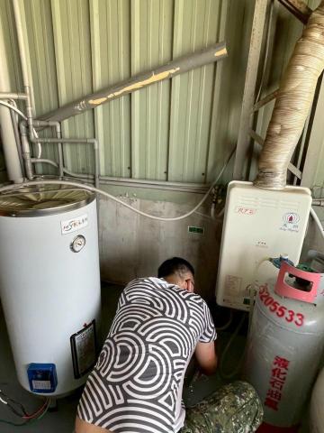 大鴻水電 - 20加侖儲熱式電熱水器安裝