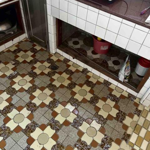 小松鼠清潔🐿️ - 特殊地板清潔（完成）
經過多重刷洗處理，附著物已去除95%