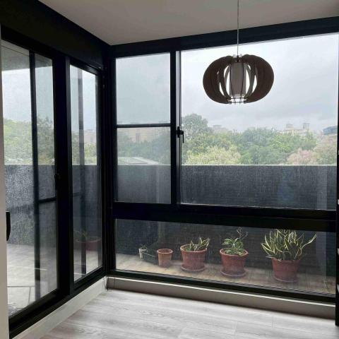 小松鼠清潔🐿️ - 窗戶清潔（施作前）
含內外窗、窗框、窗溝、紗窗清洗