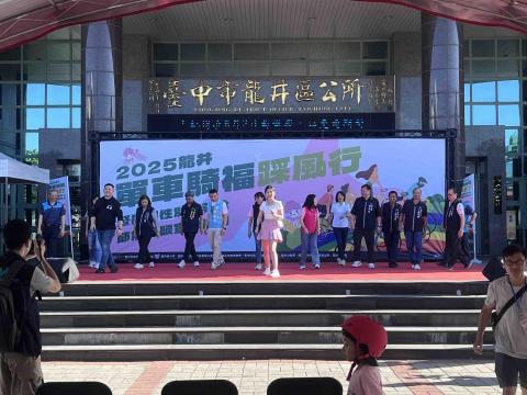 許文韋-有隆國際 - Truss背板規劃（黑色）