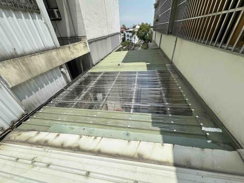 翁梓齊 - 採光浪板拆換