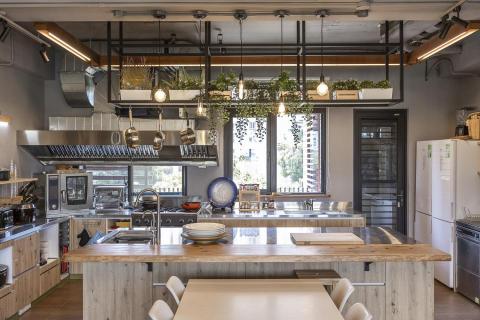 河岸蘭亭｜一站式多風格實景拍攝空間 - 教學・拍攝・品味聚會實現料理靈感的理想空間