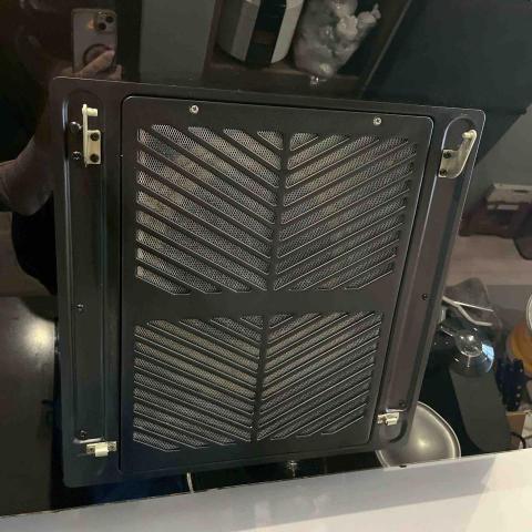 小松鼠清潔🐿️ - 廚房油煙網清潔（完成）
將外網片一層一層拆下除油，已乾淨許多