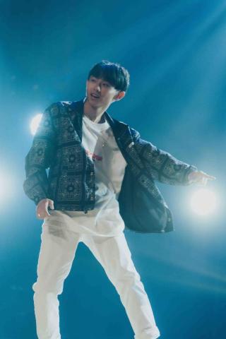 提供高中化學服務的專家周郁倫