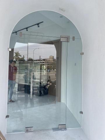 天鼎金屬玻璃工程行 - 全玻璃無框門