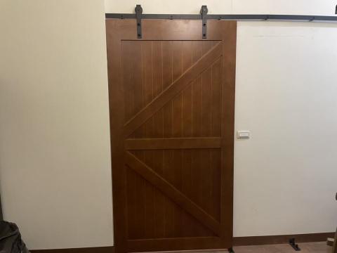 南冠門窗行 - 穀倉拉門安裝