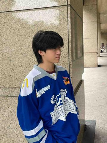 提供學測數b服務的專家余品毅