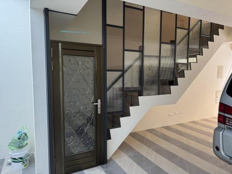 天鼎金屬玻璃工程行 - 鋁玻璃屏風+壓花造型硫化銅門