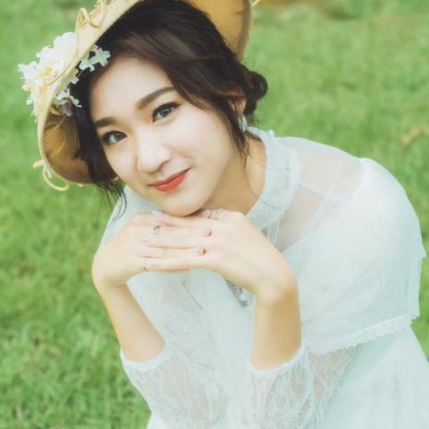 提供新娘服務的專家Anna(安娜）make-up studio 造型師