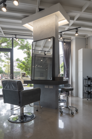 半於。空間設計 - Hair Salon-商業空間設計