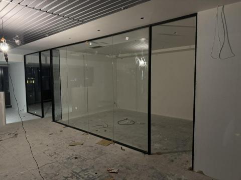 天鼎金屬玻璃工程行 - 鋁玻璃隔間