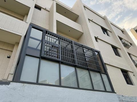 天鼎金屬玻璃工程行 - 各式玻璃屋＋防盜窗