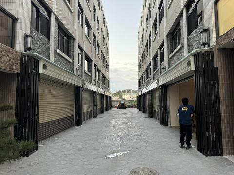 天鼎金屬玻璃工程行 - 電箱鋁格柵美化