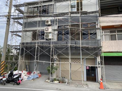 天鼎金屬玻璃工程行 - 鋁格柵美化裝飾