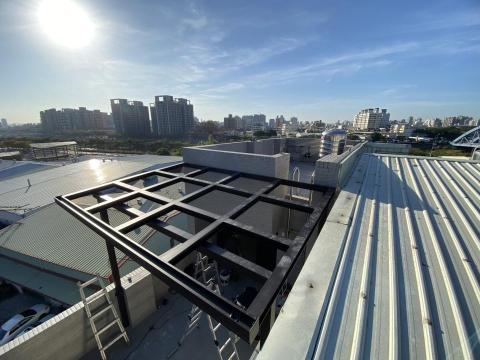 天鼎金屬玻璃工程行 - 各式採光罩