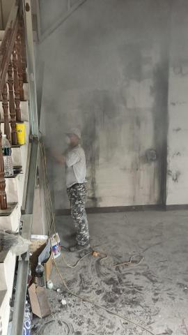米蘭室內裝修工程 - 感謝盡責的油漆師傅火燒過後煙燻研磨處理