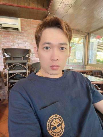 提供冷氣機清潔劑服務的專家劉宏奕