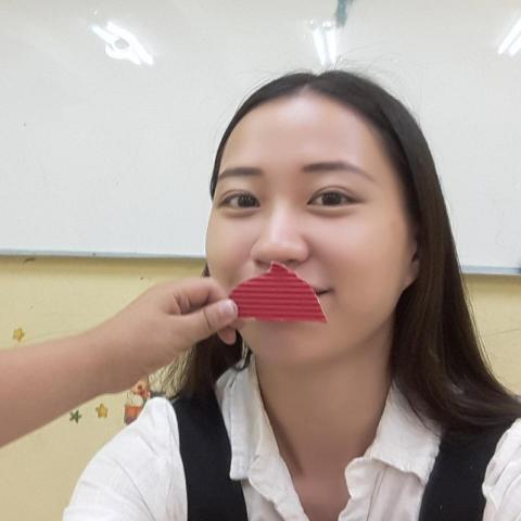 提供畫畫課費用服務的專家圈圈老師的美術課