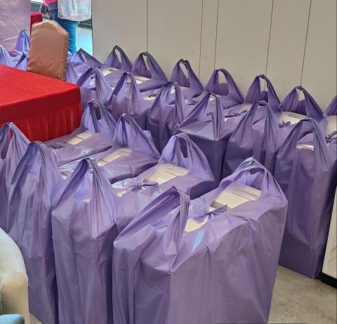 張廣勇 - 餐點運送至飯店