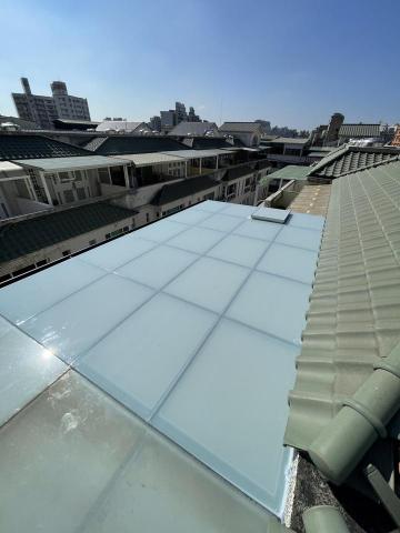 天鼎金屬玻璃工程行 - 玻璃採光罩