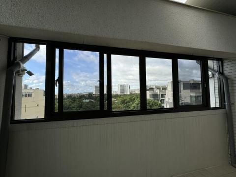 天鼎金屬玻璃工程行 - 各式鋁門窗